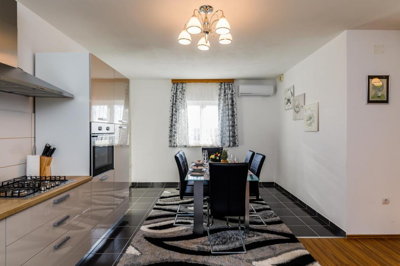 Villa Lamarin Kaštela Kültér fotó